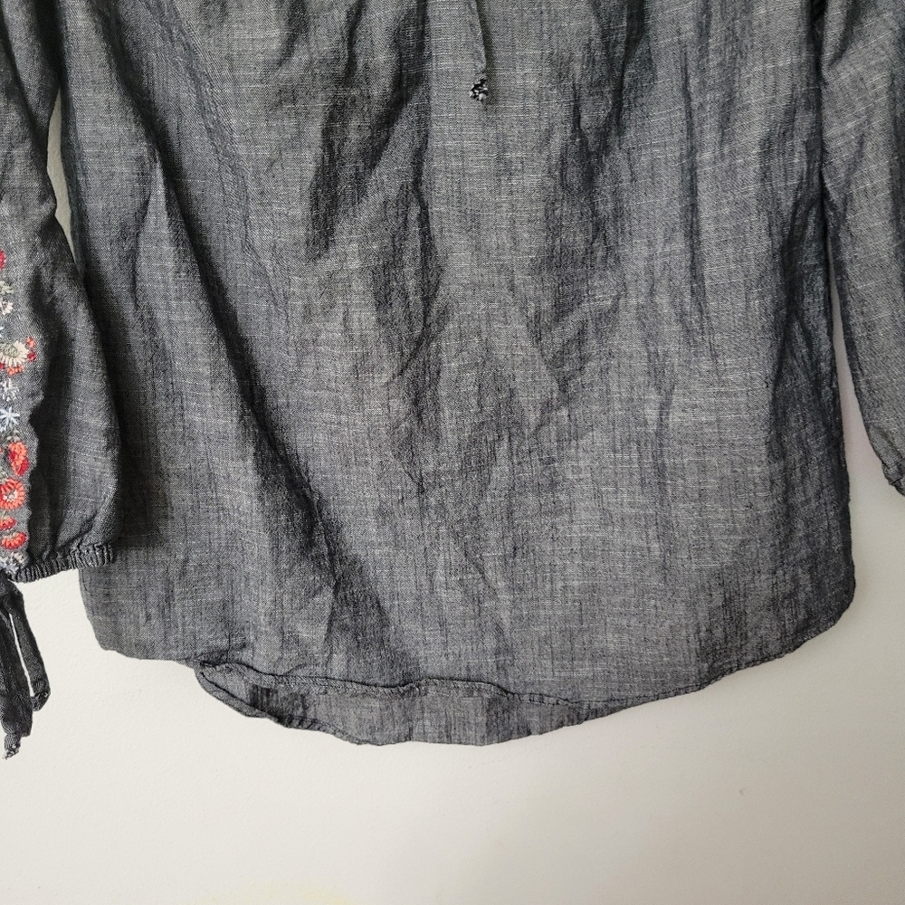 Knox Rose Embroidered Floral Gray And Red Multicolored Blouse | Small - Picture 5 of 8